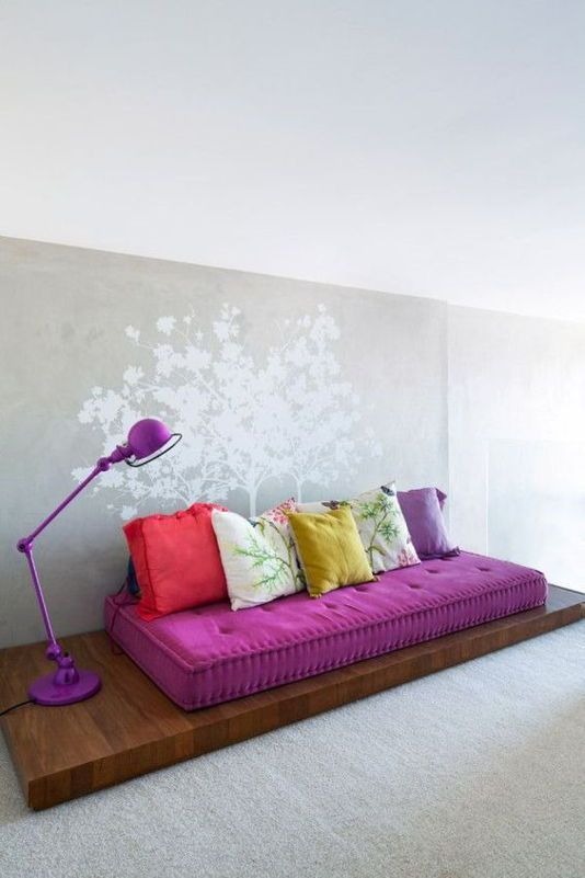 desain ruang keluarga tanpa sofa dengan matras