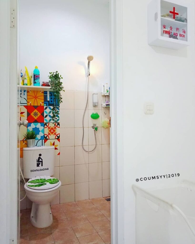 keramik kamar mandi kecil 819x1024