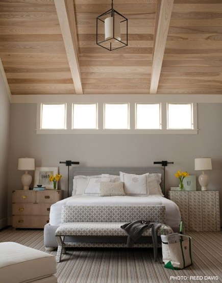 plafon kayu juga menarik untuk ide dekorasi kamar