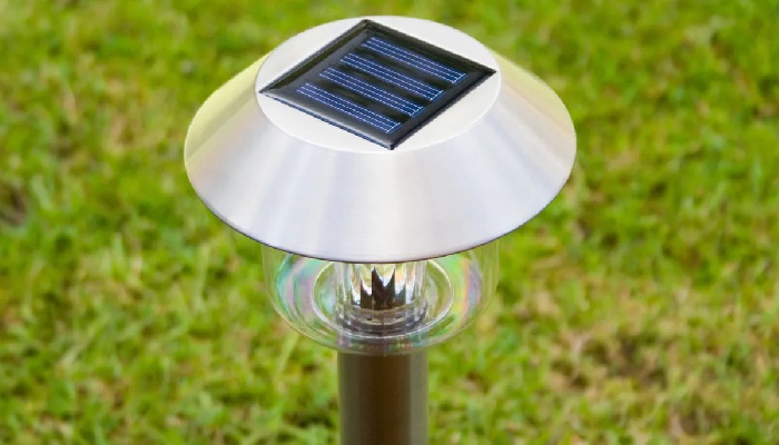lampu taman tenaga surya