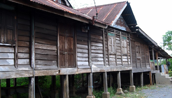 3 Dekorasi Rumah Kayu Kampung Terbaik